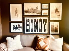 Western Cowboy Cottage, Fire Pit & Desert Views, Hotel in Kanab