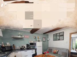 Studio Bienvenue du côté de chez nous avec jardin privatif、Wignehiesのホテル