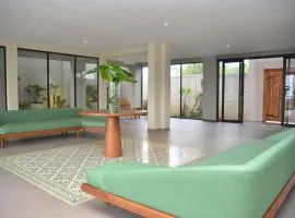 Diamond Hill Mountain View Villa 10 Bedrooms With a Private Heated Swimming Pool and a Movie Room and a Billiard Table