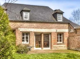 Gîte Cosy avec Terrasse et Cheminée, 6 Couchages - API-1-52-1737