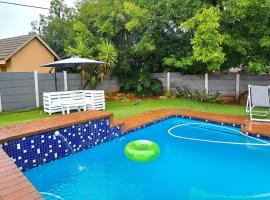 Horizon Green Guest House, hotell i Randfontein