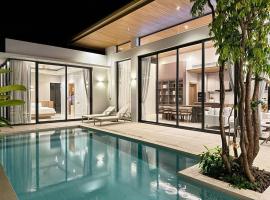 4 Br Pool Villa in Chalong, hotel i Chalong