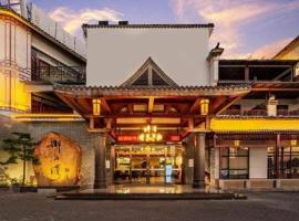 Royal Bay Hotel, hotel v mestu Towmoon