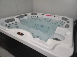 Maison familiale piscine jaccuzzi