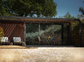 Sous les étoiles du Luberon, Tiny House, Ménerbes, hótel í Ménerbes