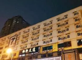 7 Days Inn Guiyang Qianlingshan Park Beijing Road Metro Station