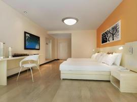 7 Days Inn Aksu Airport، فندق في Wensu