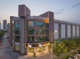 IU Hotel Wujiang Huadong Business City Tongli