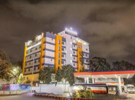 The House Mate Hotel With Restaurant & Parking-Lift Facility, hotel a Pune
