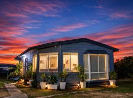 Private Farmhouse & Paddock Available, hotel i Werribee South