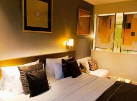 BUENA LUX Novotel Manila Hotel Residences Acqua, hotel sa Maynila