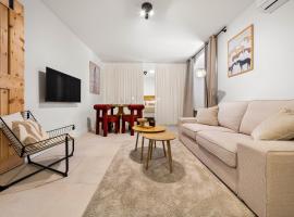 Augusto Collection Boutique apartment Estepona old town, hotell i Estepona
