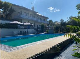 Comfortable Villa with Private Pool in Bragança โรงแรมในมาเซโด เด กาบาเลย์รอส