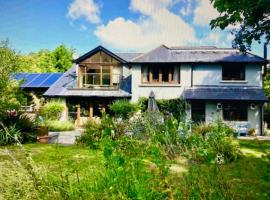 Splendid, spacious 7 Bedroom holiday home with Hot Tub - Isle of Wight, hotel i Wootton Bridge