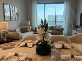 Luxury Marassi Apartment Near Beach and Mall, viešbutis mieste Mucharakas