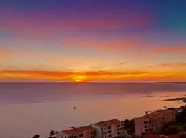 VUE MER EXCEPTIONNELLE !! Bien calme et lumineux sur la prestigieuse route des Sanguinaires à Ajaccio