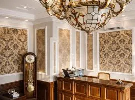 Royal Renaissance Boutique