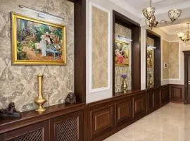 Royal Renaissance Boutique