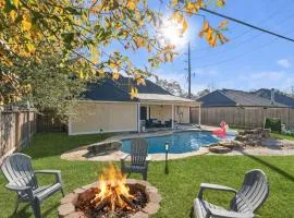 Pool Villa- Near Airport & Downtown, Fire Pit, Foosball