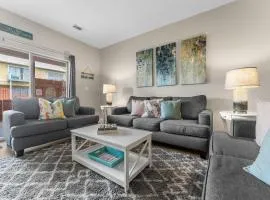 Steps from pool, 5-minute walk to the beach!