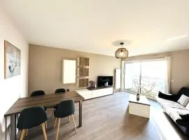 Trés bel appartement 4 personnes, vue mer, plage de Port Fontaine à 30m LOIZA