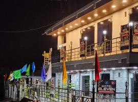 Hotel Eleven Guest House & Restaurant、Chaubattiaのホテル