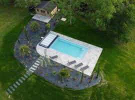 Le cocon en Sologne, Châteaux, Zoo de Beauval, Piscine, WIFI, 2 chambres, 3 lits, 2 sdb, ξενοδοχείο σε Fougères-sur-Bièvre