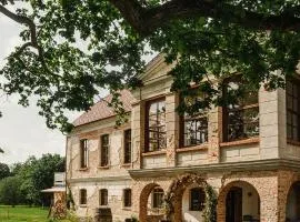 Folwark Wielka Wieś - Pałac pod Dębem