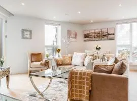 Harbours Edge - Front-Line Harbour Views