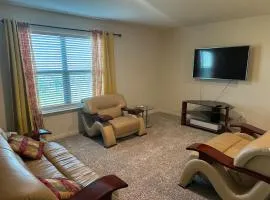 Cozy 2Bedroom Suite LoungeGreat for Families