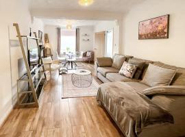 Pleasant View Cottage, hotel a Trehafod