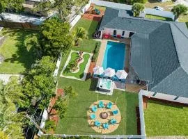 Heated Pool, Spa, 12 min to beach, Sleeps 16!