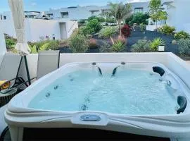 fuerteventuravv-com JACUZZI AMARILLO VV - Solarium