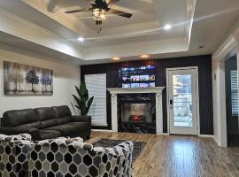 Whitney Retreat by NWA Triple C Stays, hotel u gradu Bentonvil