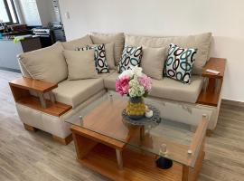 Comfortable oceanfront apartment on Av España, Hotel in La Francia