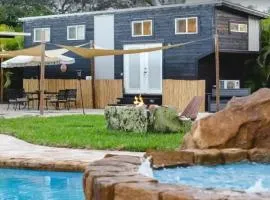Tiny House Paradise - Pool Spa Slide Beaches