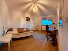 Einzelzimmer nahe VW, City - WLAN & Parkplatz - CityStay Wolfsburg - Bulli