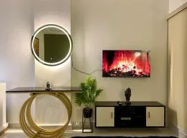 Cozy Studio in Gulberg 5 Min to MM Alam Power Backup
