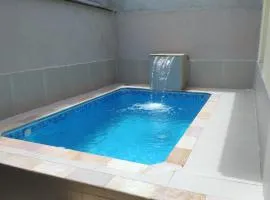 Linda casa de praia sobre as ondas - casa em condomínio com 1 vaga de garagem