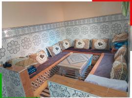 Central apartment for families near the waterfall, hotel di Azilal