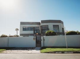Wave Inn Guesthouse โรงแรมในValsbaai