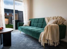 HomeBase Midlands Contractors Relocation Parking, Hotel in Walsall