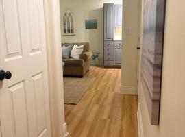 Charming private Guest Suite near Thermea Spa โรงแรมในวิทบีย์