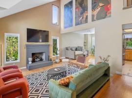 Bridging the Gorge And City to Your Cozy Home، فندق في جريشام