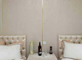 יוקרה ושלווה בכתובת אחת בבני ברק, hotel a Bene Beraq