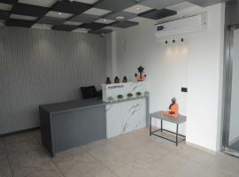 Hotel O 90087 Hotel The Olympia, hotell i Surat