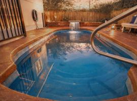 Pool house , near downtown SA, hotel em San Antonio
