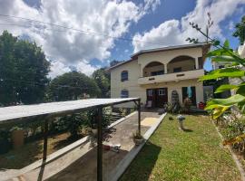 Garifuna Retreat Apartment, хотел в Кингстаун