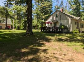 Yellow Barn House, hotel i Danbury
