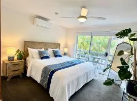 Treetop Ocean Views at Maslin Beach Coastal Escape Pet Friendly